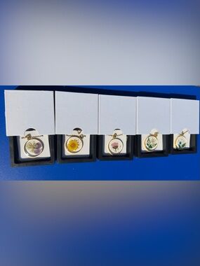 BUNDLE!! Floral Resin Pendant Necklace — Gold with Mixed Flower Colors